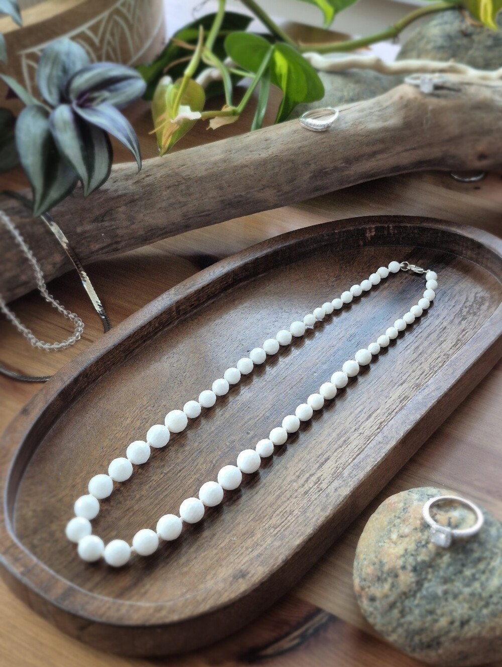 Silk Knotted White Faceted Natural Tridacna Graduated Beaded Necklace 925